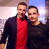 Ma l'obiettivo principale, centrato solo qualche mese fa, era uno che ha ormai appeso le scarpe al chiodo. �Si tratta dello scatto fatto con Alessandro Del Piero - sottolinea il 26enne -, grande uomo dentro e fuori dal campo�